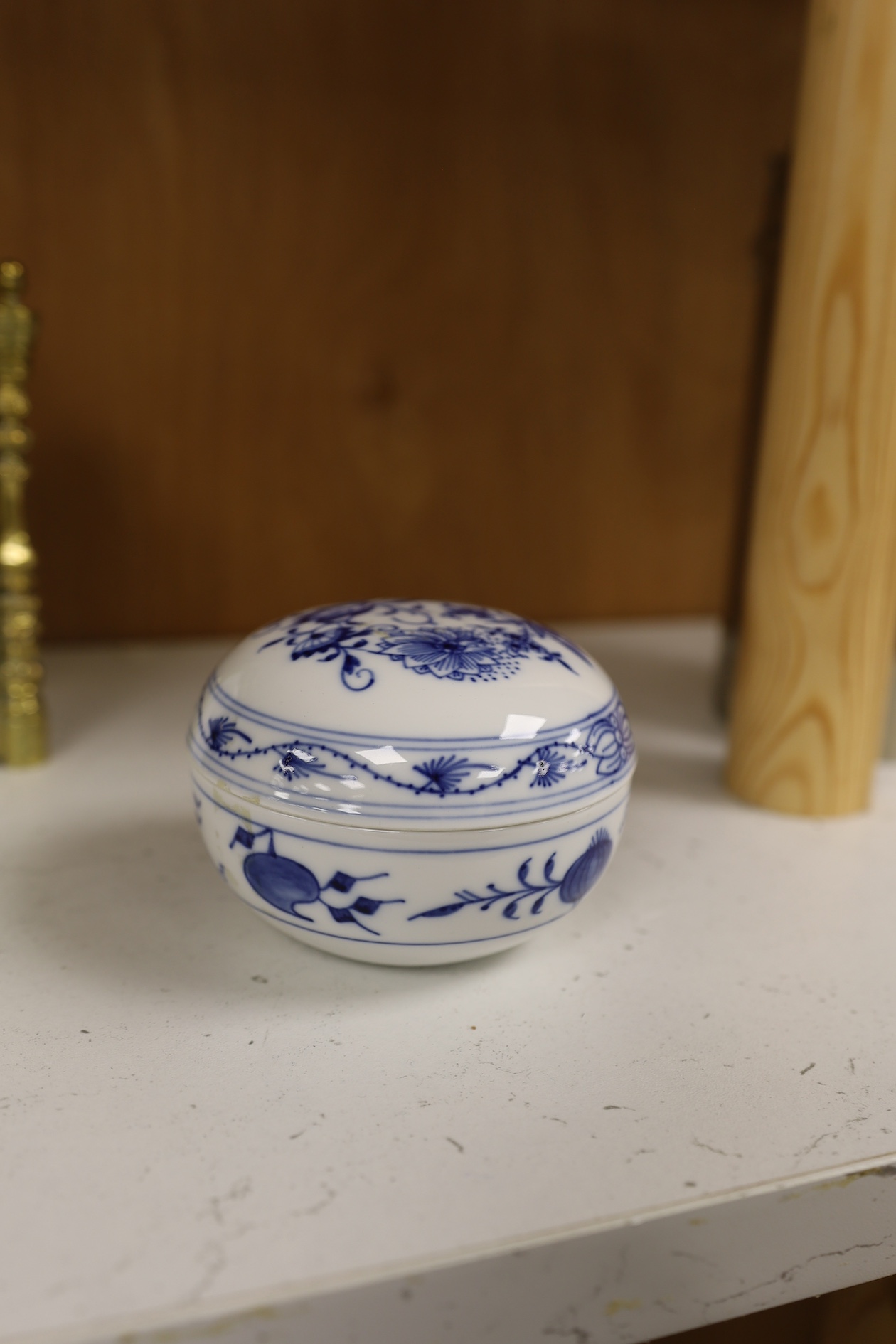 A Meissen onion pattern circular box and cover, 9cm diameter. Condition - good